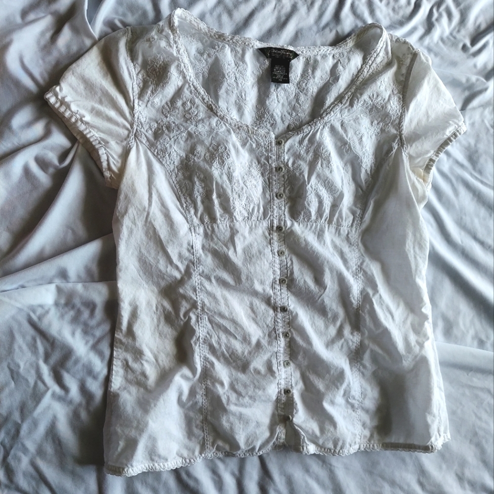 EDDIE BAUER embroidered white cotton button up short sleeve blouse women medium